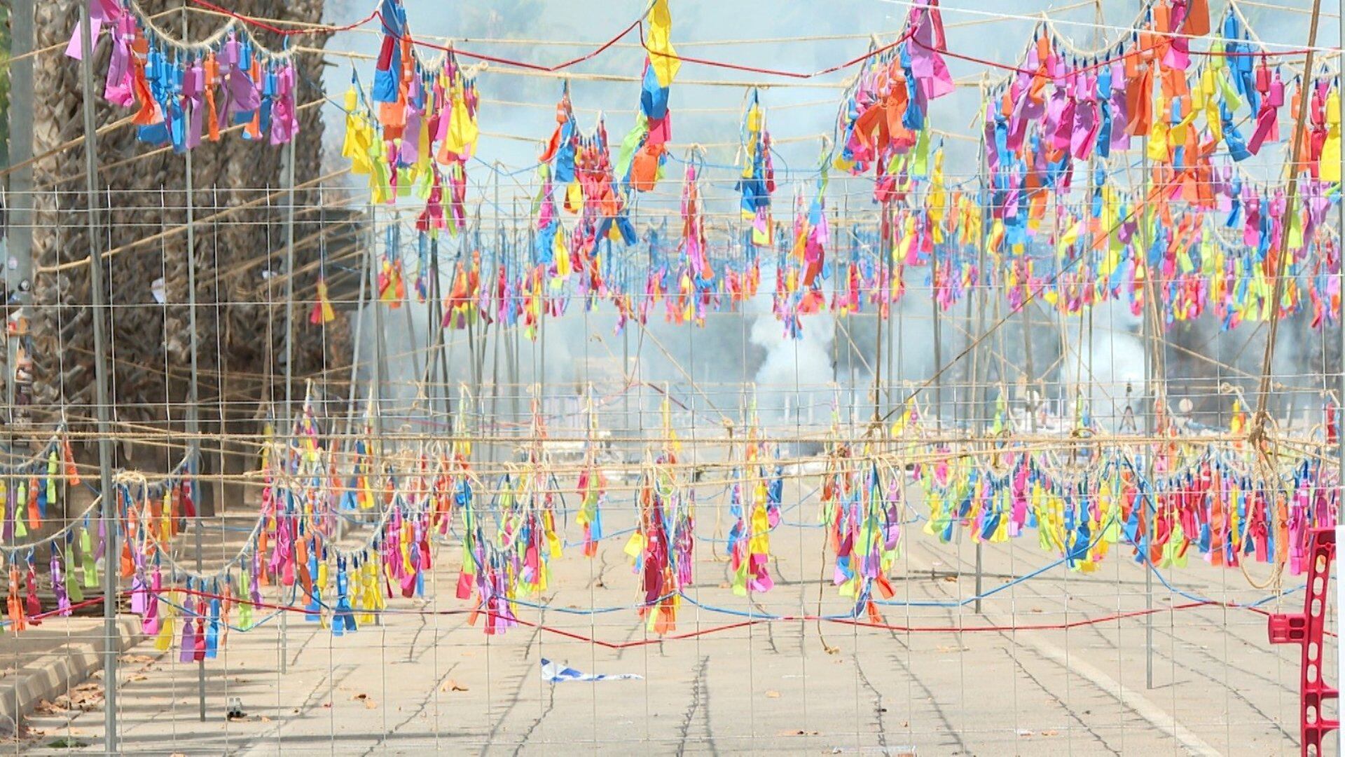 La localidad valenciana de Aldaia ha vivido este miércoles el disparo de una gran mascletà &quot;histórica&quot; por su potencia y volumen: más de 1.300 kilos de pólvora.