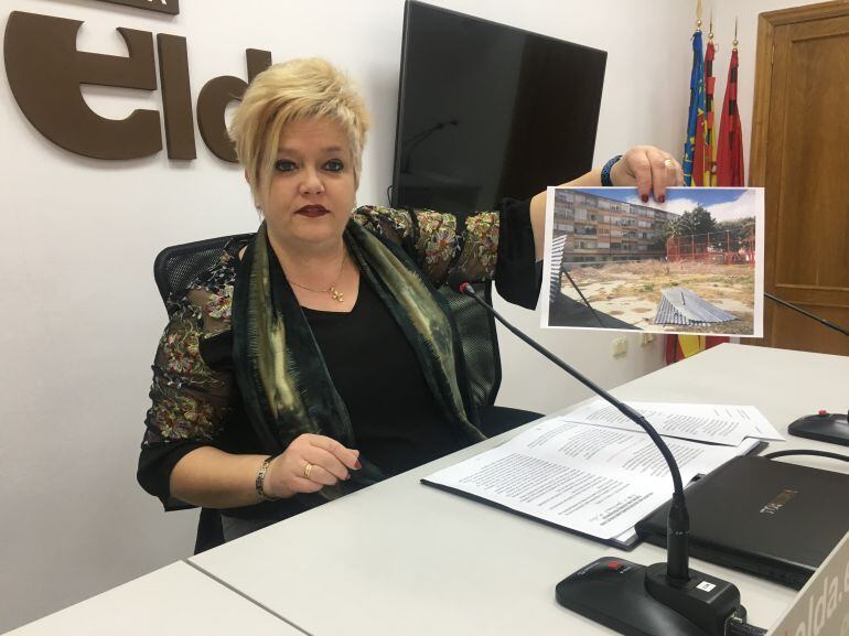 Reme Soler propone aprovechar solares privados y convertirlos en aparcamiento público