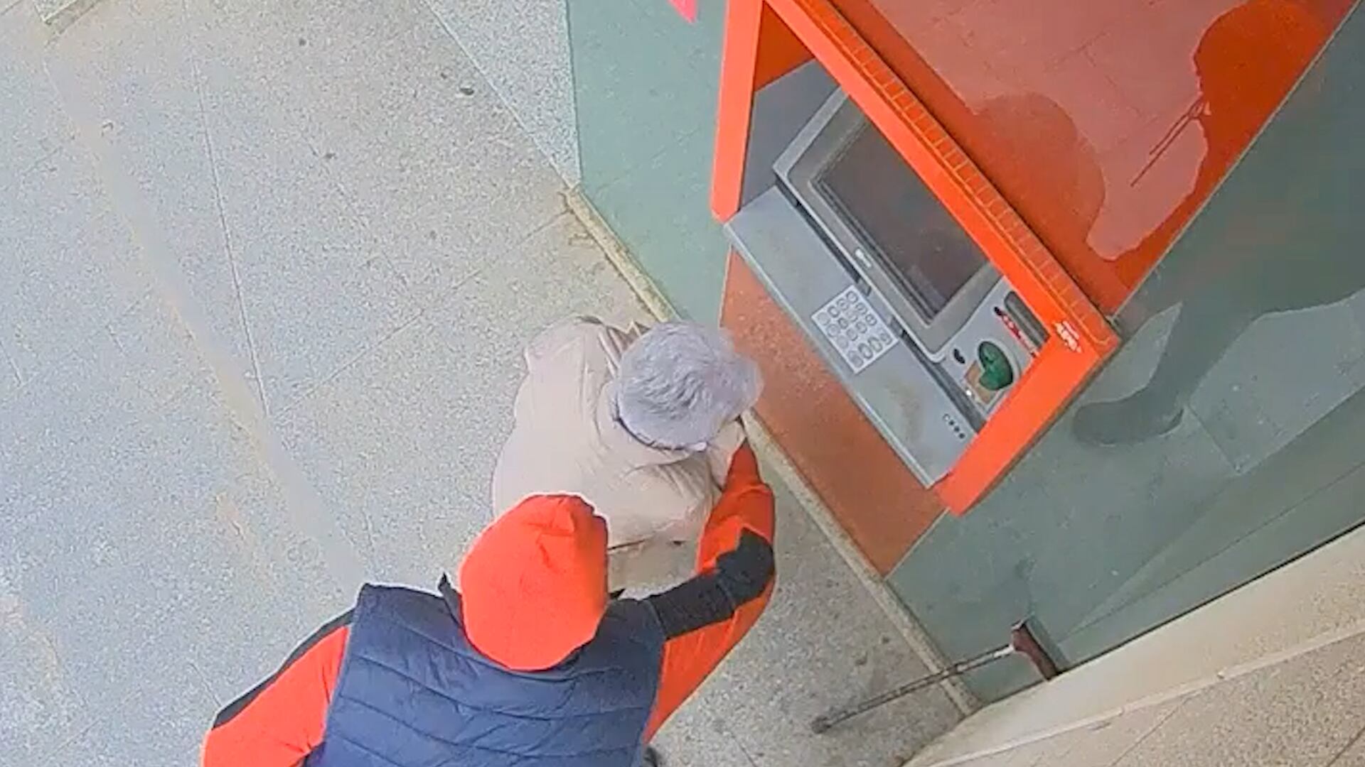 La Guardia Civil detiene a un hombre tras atracar a mujer mayor cuando había sacado dinero de un cajero en Requena