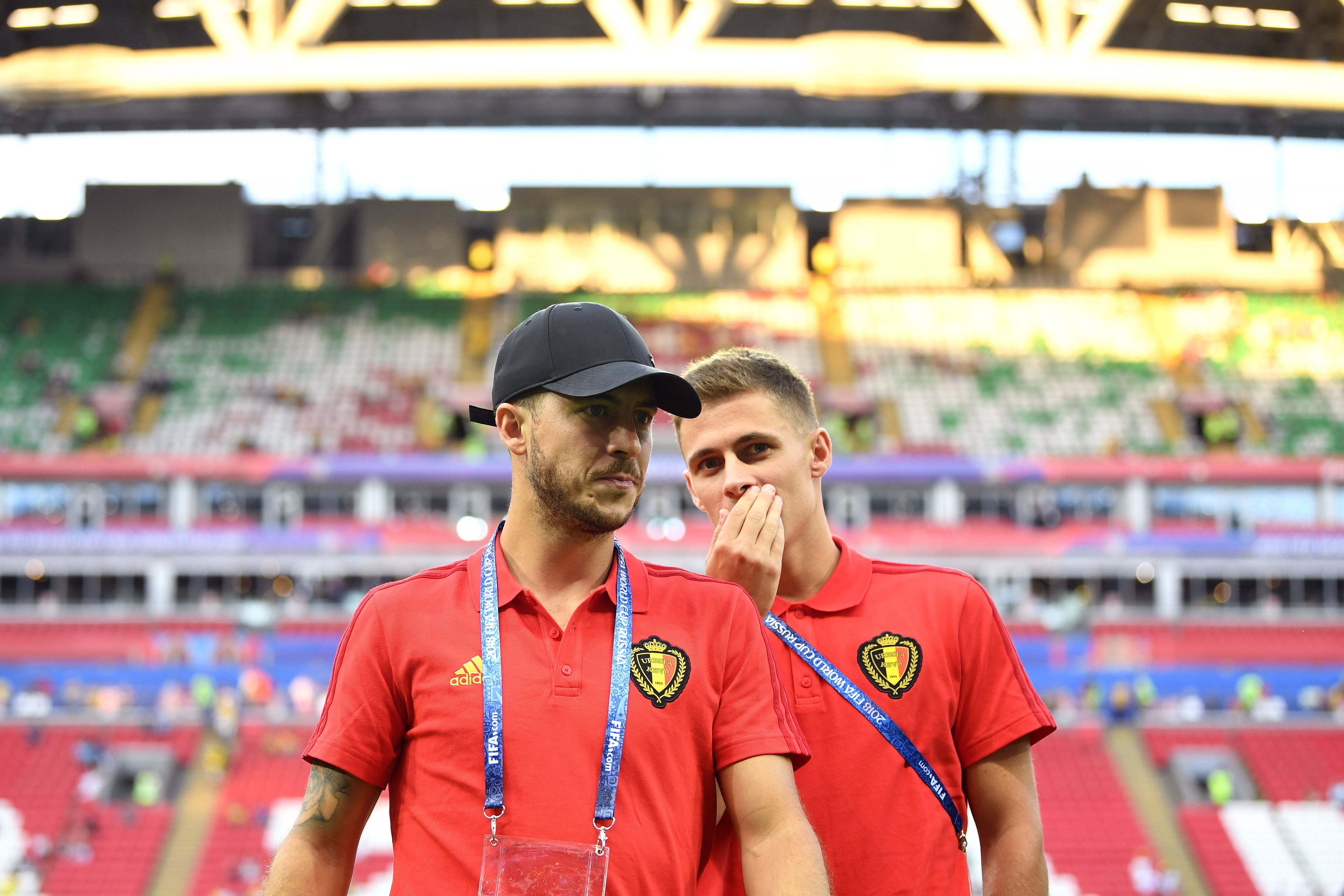 Eden Hazard y Thorgan Hazard antes de u partido en Rusia 2018.