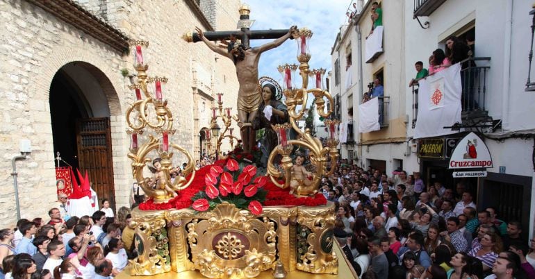 Procesión de la Clemencia a su salida de la Iglesia de la Magdalena.