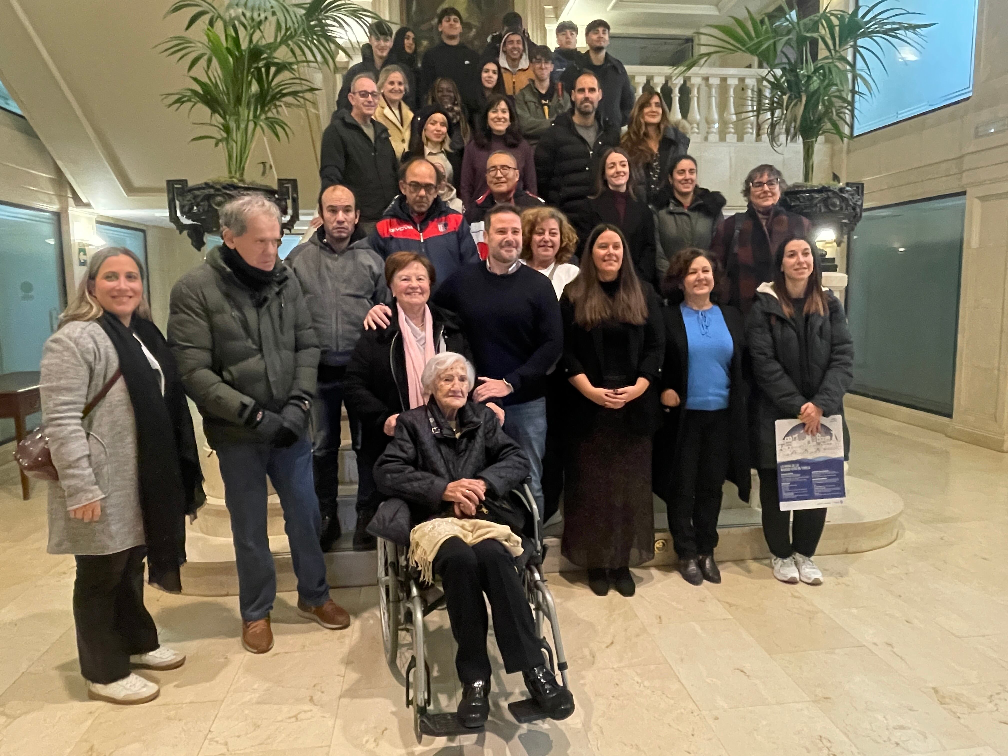 Representantes de los colectivos que encenderán la Navidad de Tudela