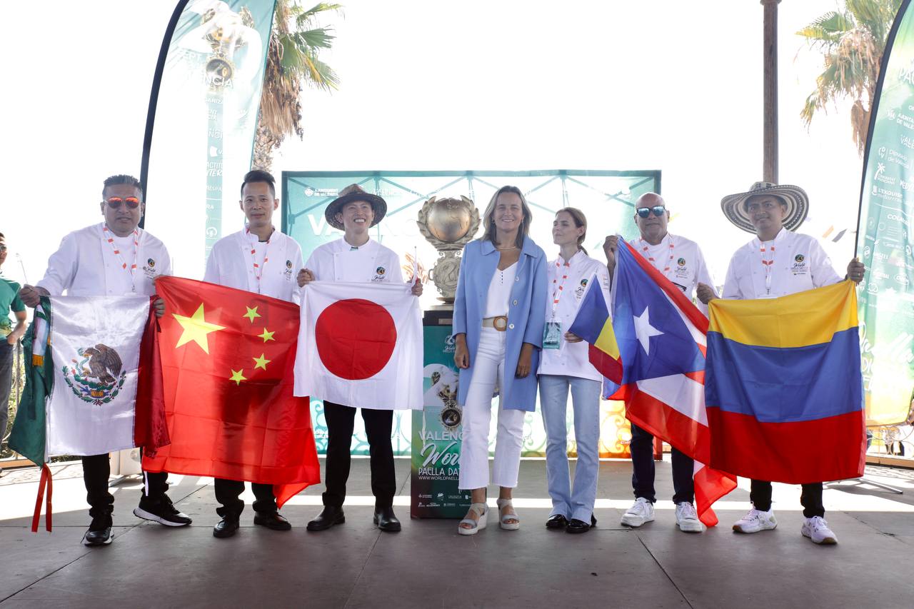 Representantes de Japón, Puerto Rico y Colombia en la World Paella Day Cup 2024