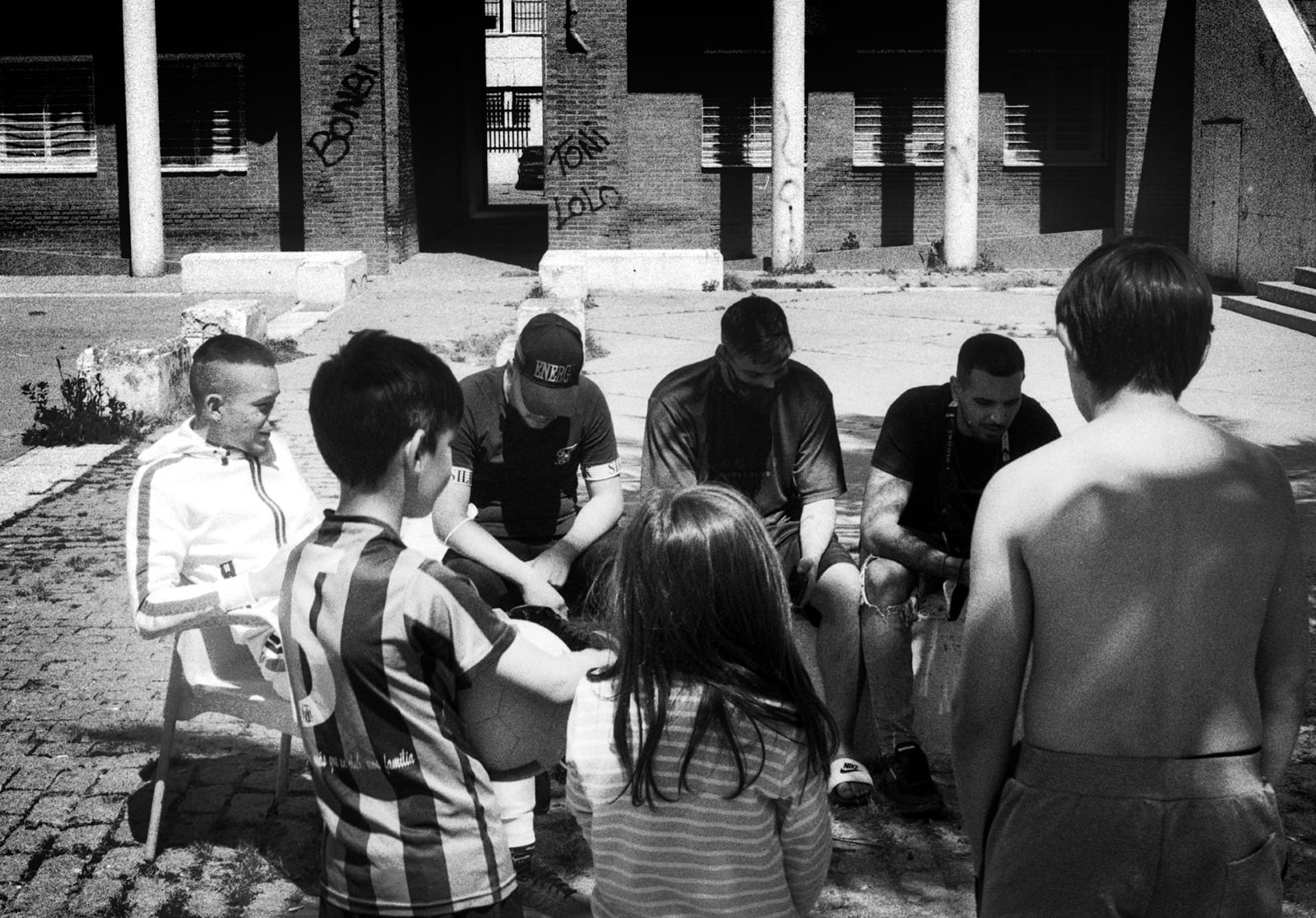 La asociación de Vecinos de Palmera exige medidas para favorecer que los jóvenes del barrio que quieran estudiar, puedan hacerlo