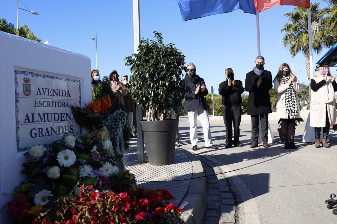 Homenaje en Rota a al escritora Almudena Grandes