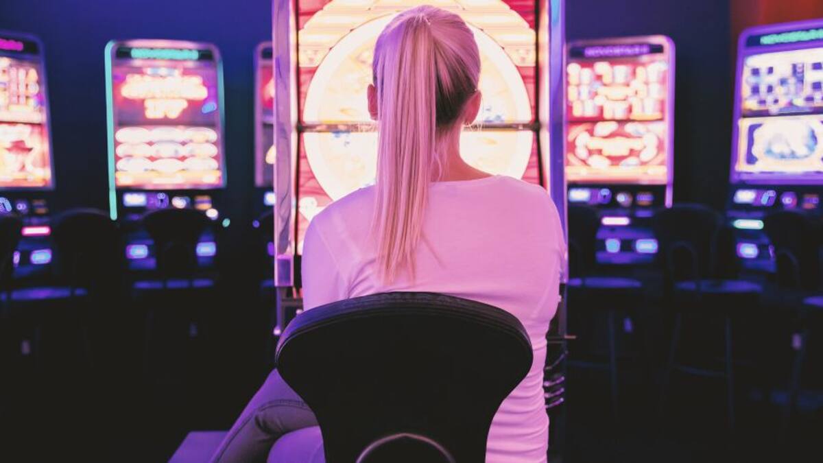 Más Madrid, IU y Equo proponen acabar con la "proliferación de las casas de apuestas" en Sanse