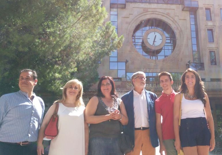 Los 6 manchegos de la feria delante del ayuntamiento