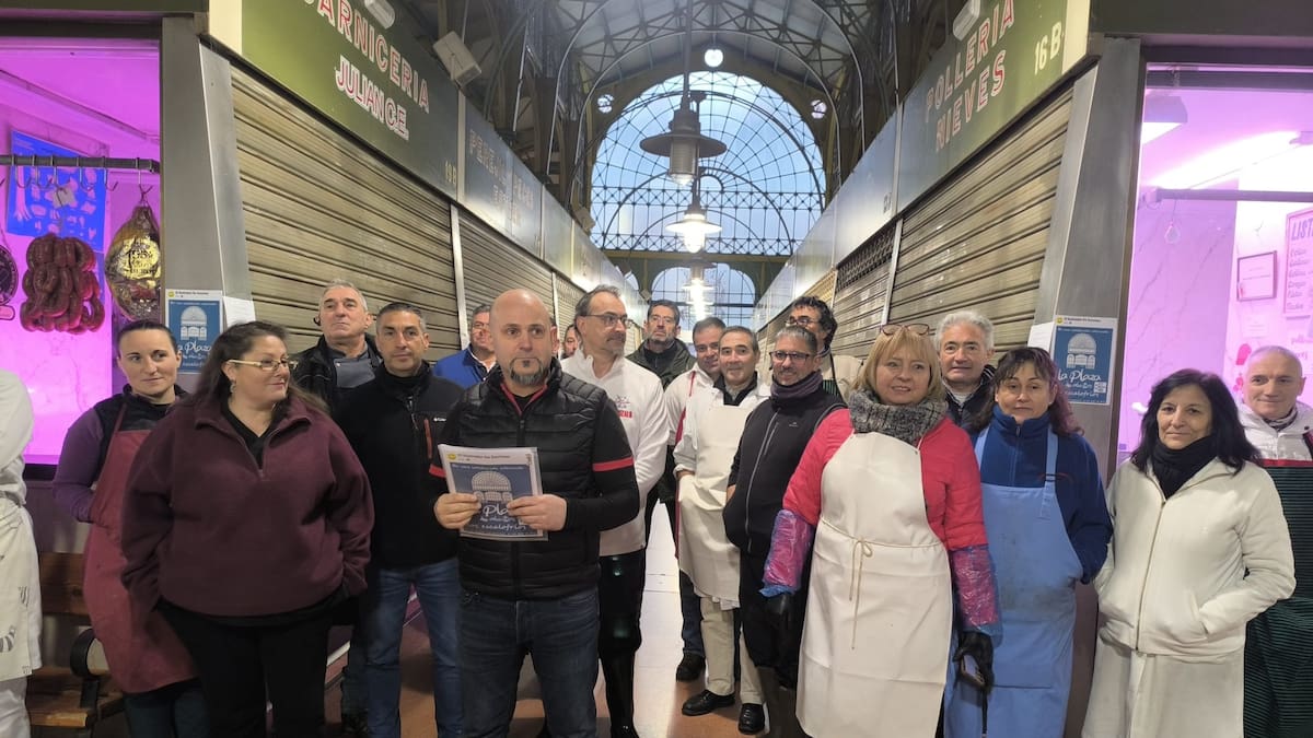 Los comerciantes de la Plaza de Abastos reclaman en el Pleno un plan urgente para rescatar el mercado