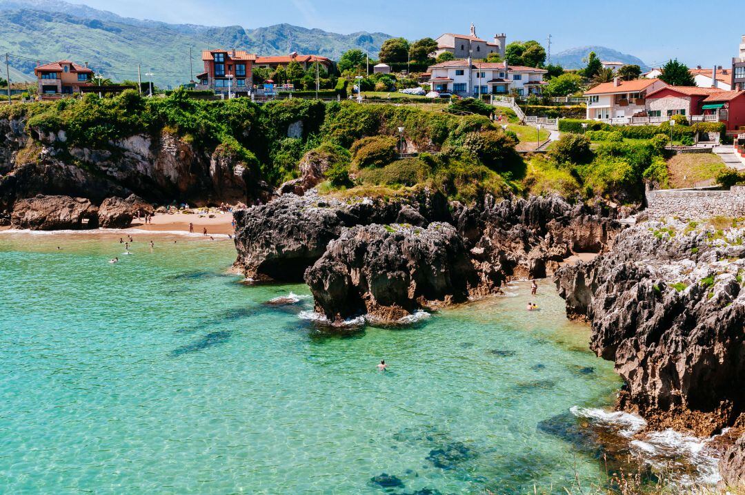 Playa de Puerto Chico en Llanes. 