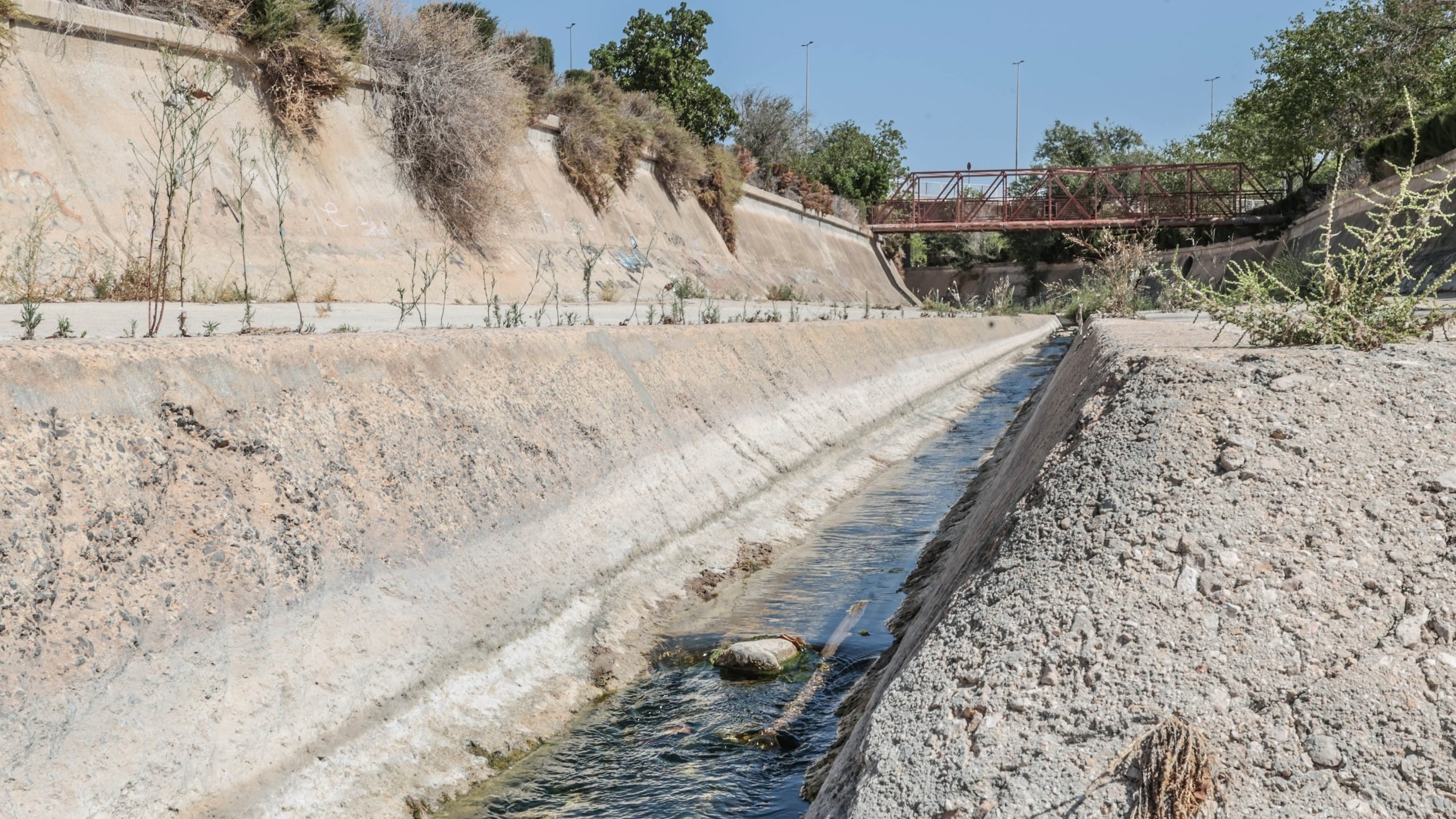 El caudal del río Vinalopó a su paso por Elda ha disminuido de forma preocupante