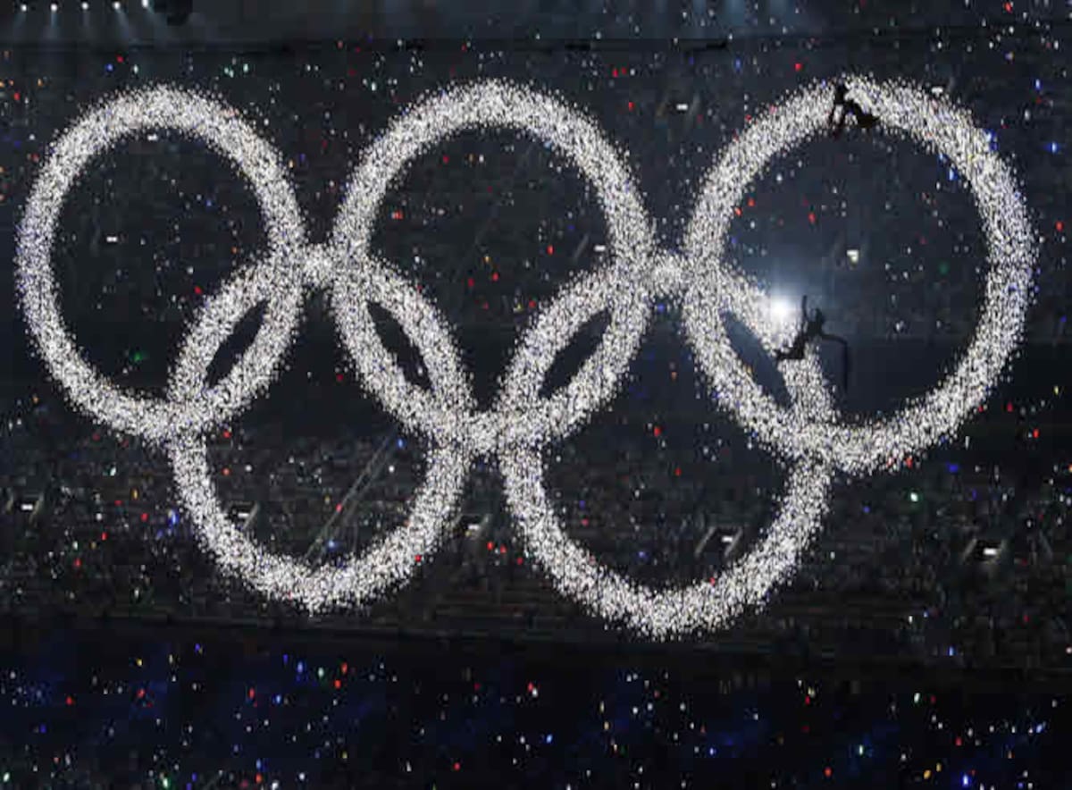 Los anillos olímpicos, que simbolizan la unión entre los cincos continentes.