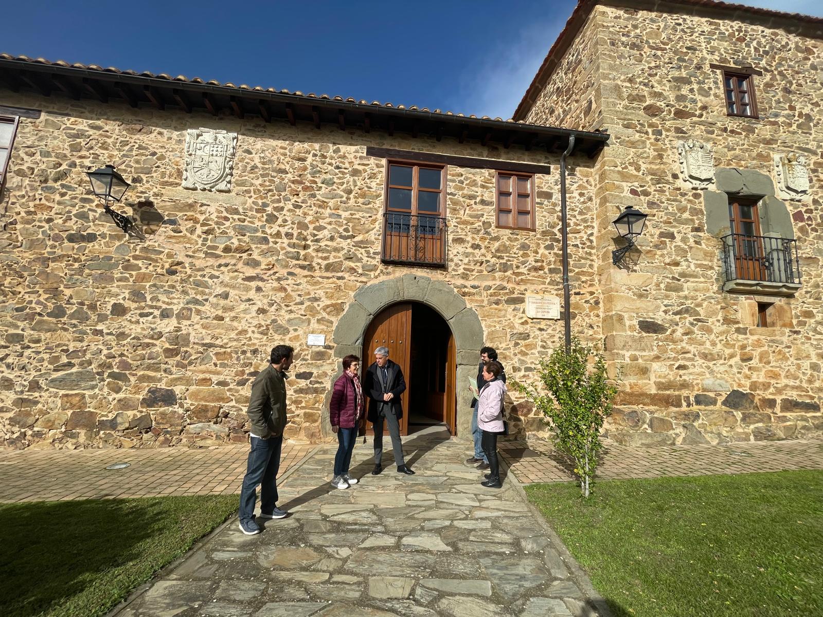 Torreón de los Pernía en Otero de Escarpizo