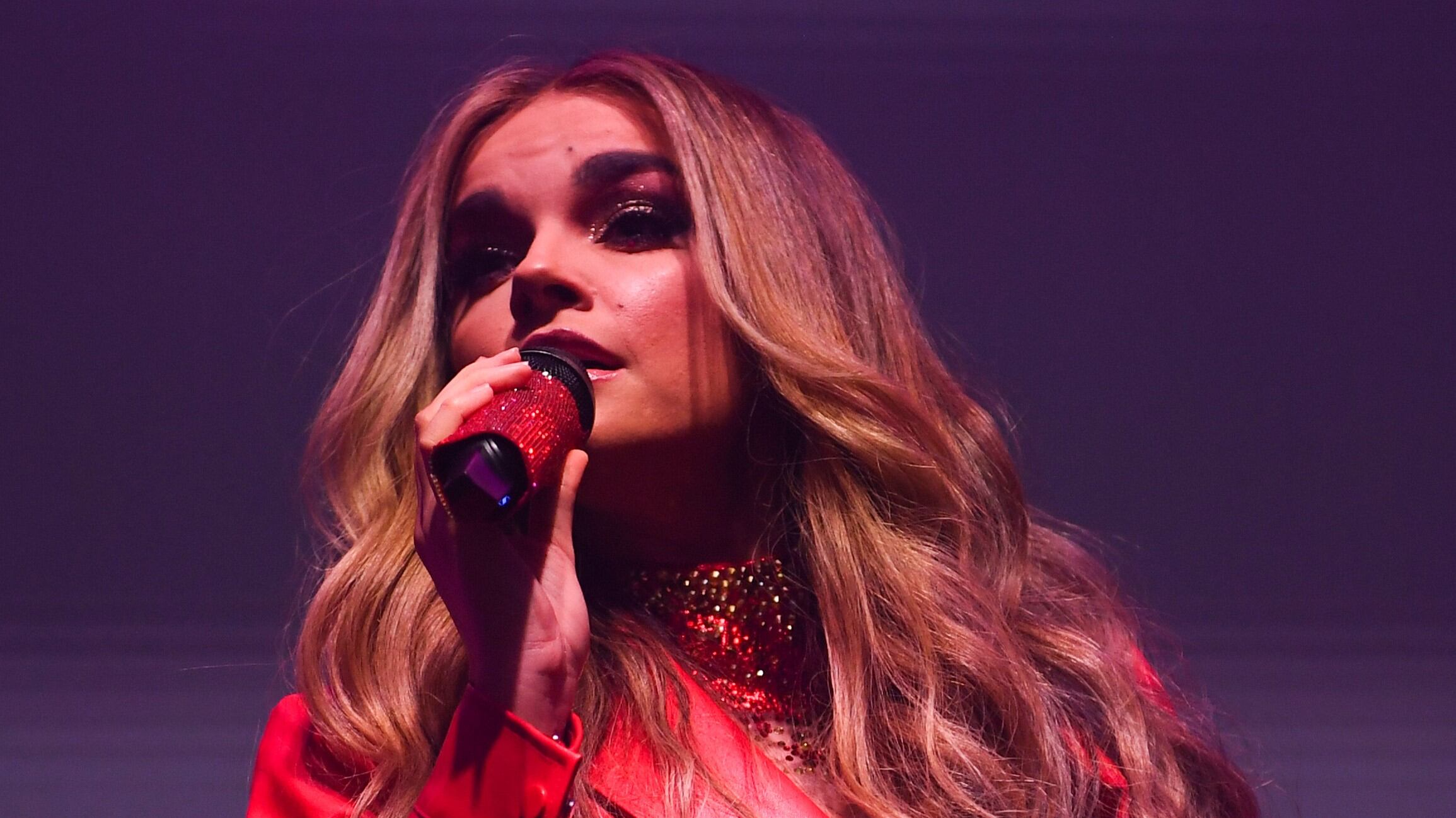 Melody durante una fiesta previa a Eurovisión 2025 celebrada en Londres