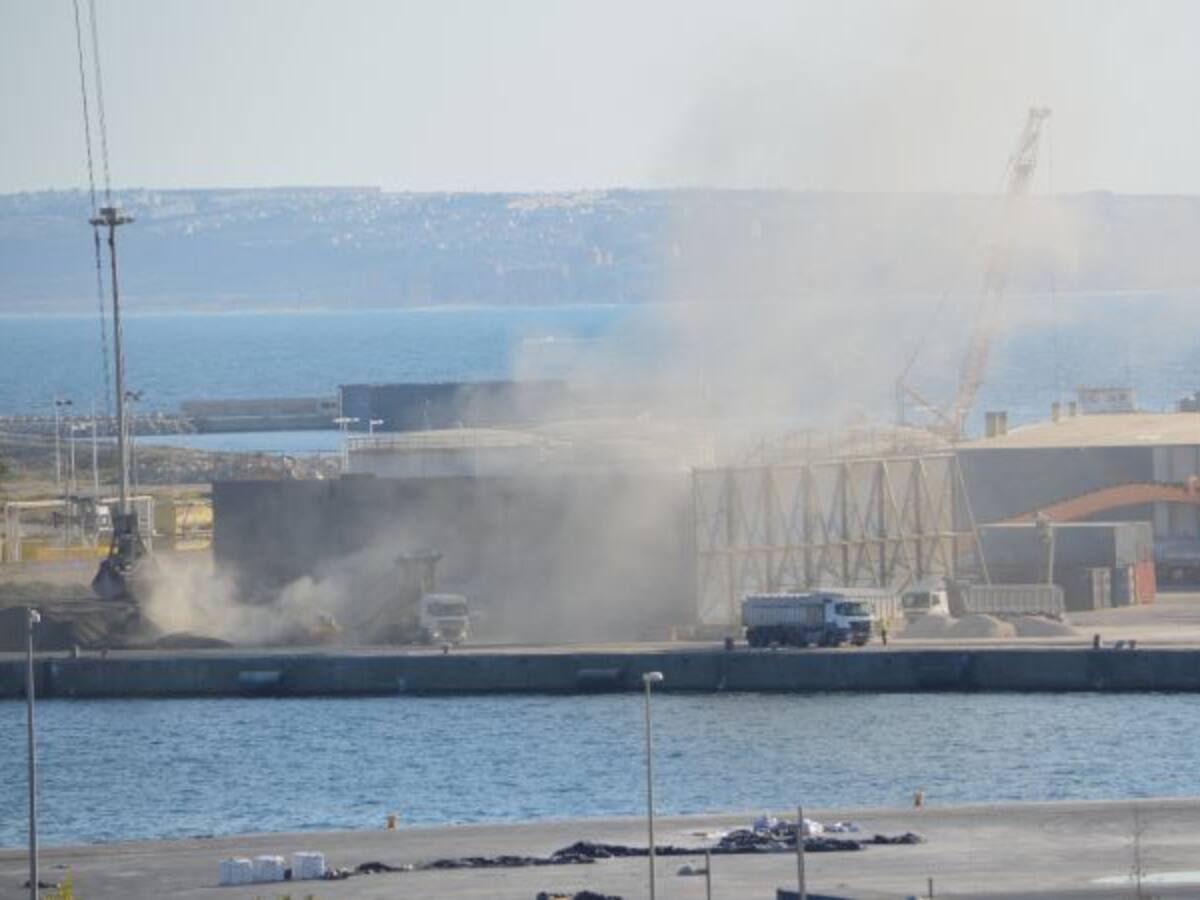 El Consell autoriza la descarga de graneles en el puerto de Alicante