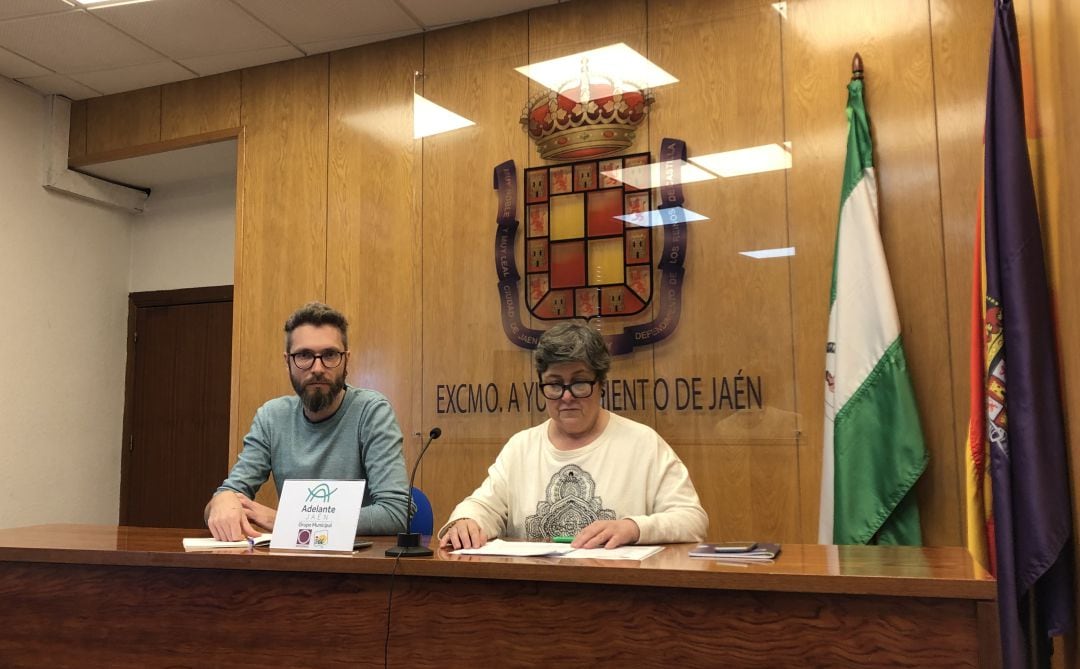 Los concejales de Adelante Jaén, Javier Ureña y Lucía Real.