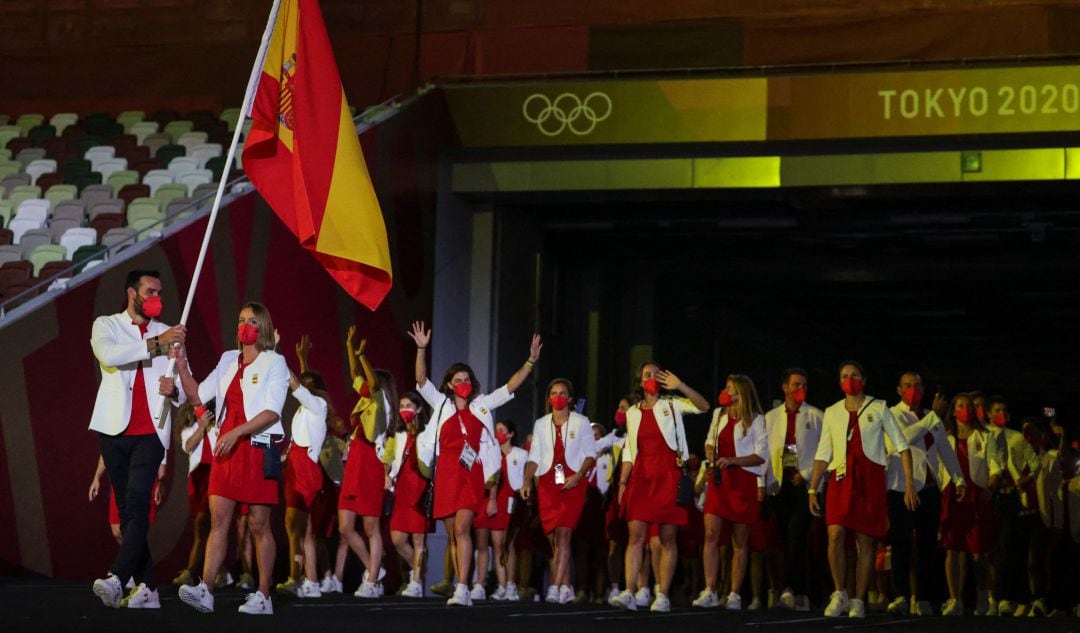 Saúl Craviotto y Mireia Belmonte han sido los abanderados españoles en la ceremonia de apertura de Tokio 2020.