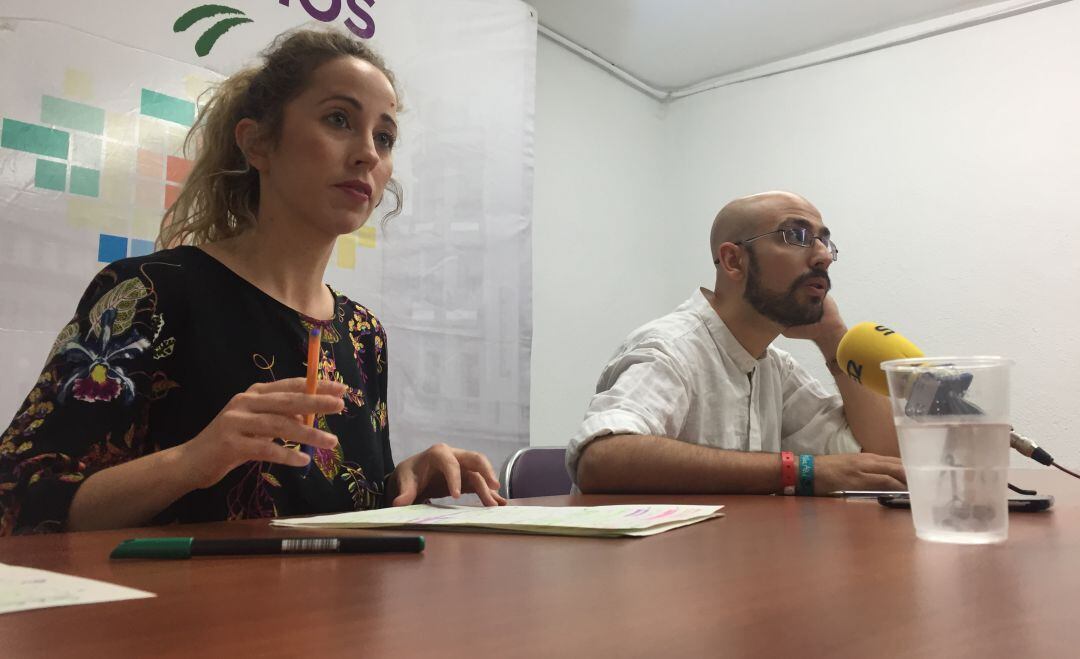 Mercedes Barranco, coordinadora del Equipo Territorial Provincial de Podemos Jaén, junto al secretario Político y de Comunicación de Podemos Andalucía, Pablo Pérez