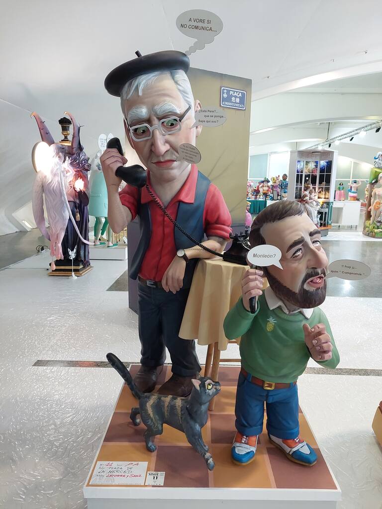 La Exposición del Ninot de las Fallas 2023 abre sus puertas con 750 figuras que rebosan diseño y sátira. Todas ellas quieren salvarse de las llamas gracias al voto popular.