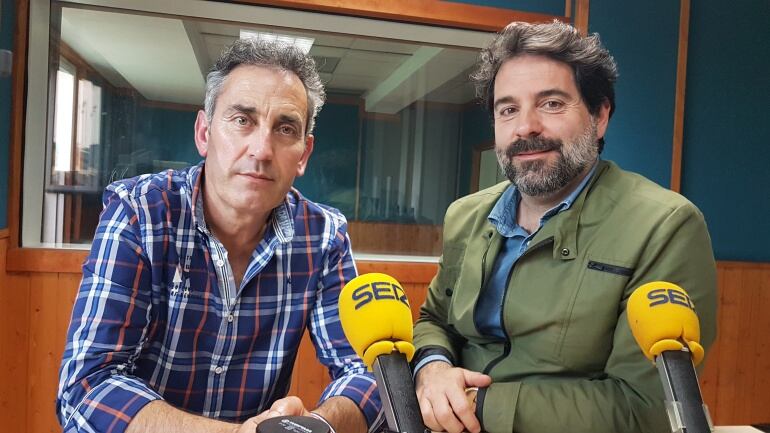 José Ángel San Martín y Román San Emeterio en el estudio de La Ventana de Cantabria 