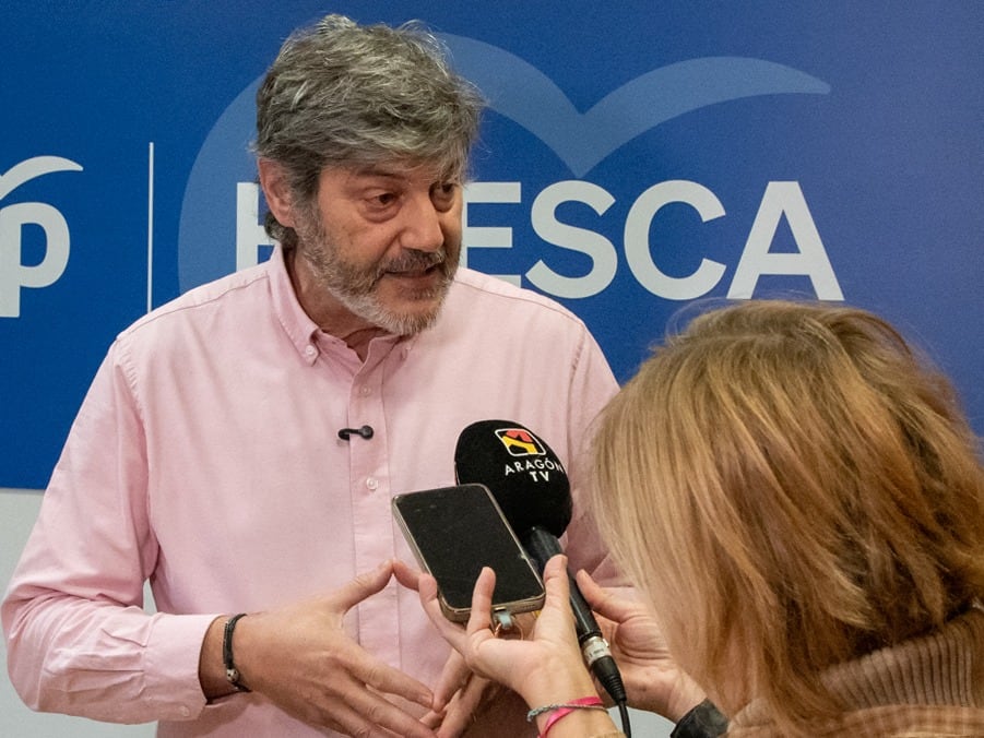 Gerardo Oliván, este sábado, en la sede del PP de Huesca