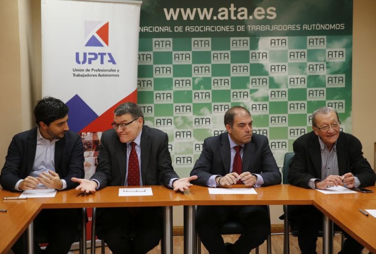 Toni Roldán, Jordi Sevilla, Lorenzo Amor y Sebastián Reina en la reunión.