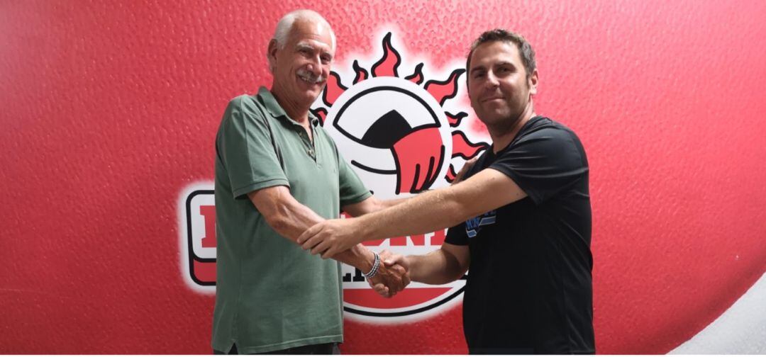 El presidente Francisco José Sáez con el nuevo entrenador.