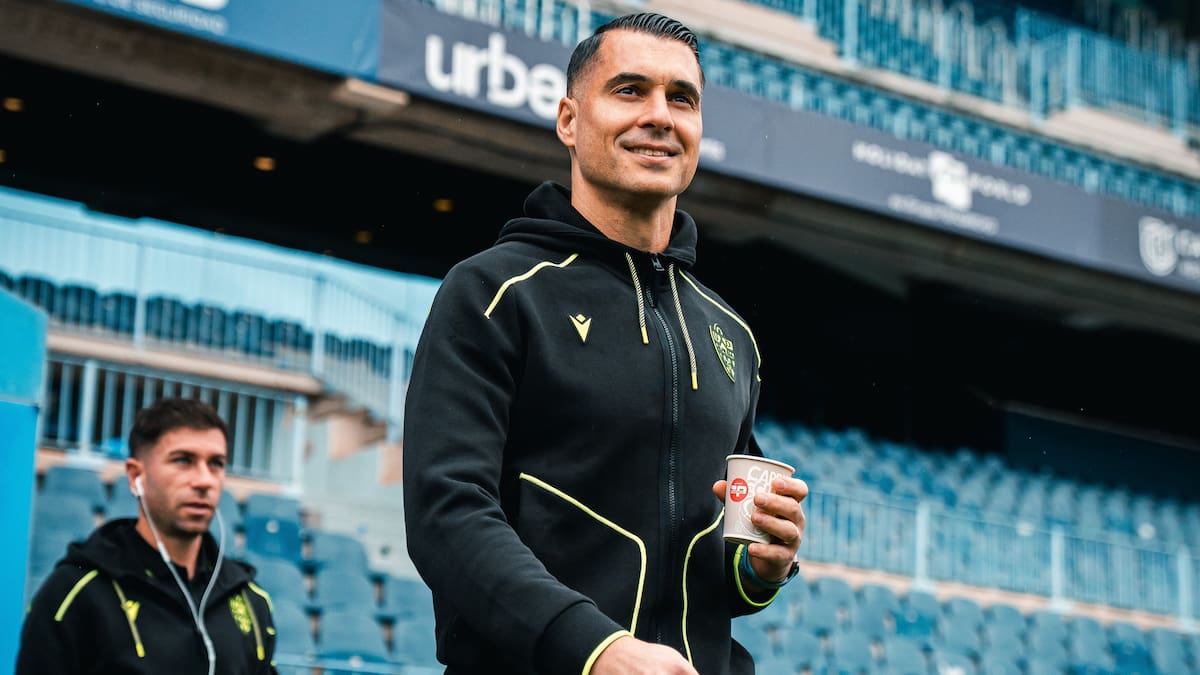 La plantilla del Almería escucha a Andrés Fernández