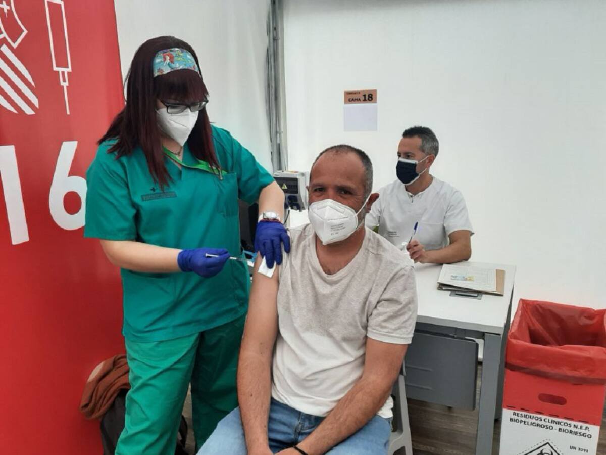 Ximo Puig anuncia que el personal educativo recibirá la dosis de refuerzo antes del 10 de enero