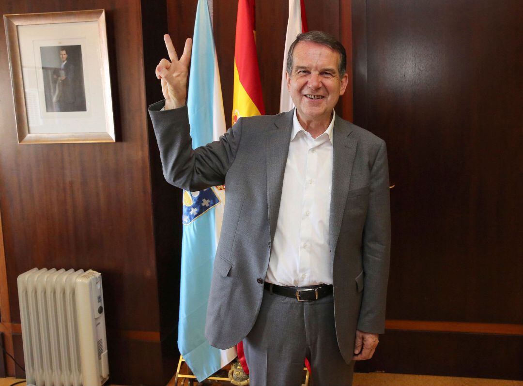 Abel Caballero celebrando su victoria en Hoy por Hoy Vigo