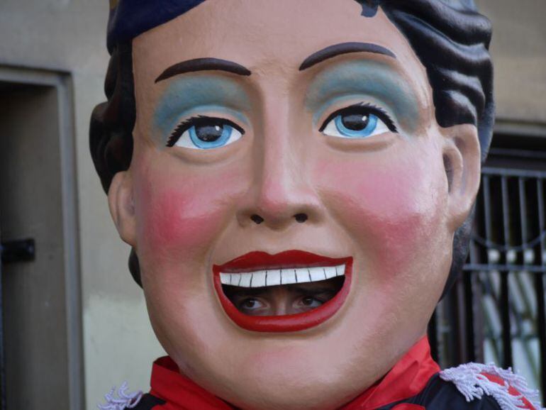 Imagen de uno de los cabezudos que forma parte de la comparsa de Itzurun Elkartea.