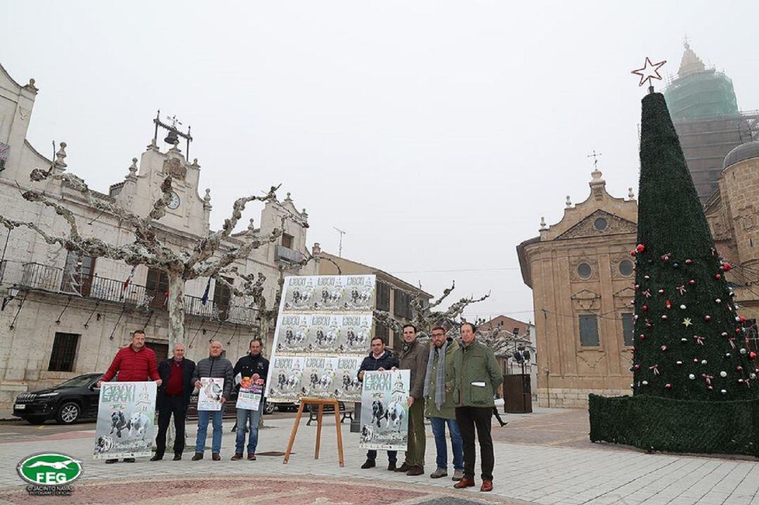 Presentación del cartel del Campeonato de galgos realizado por Jacinto Navas Zurdo