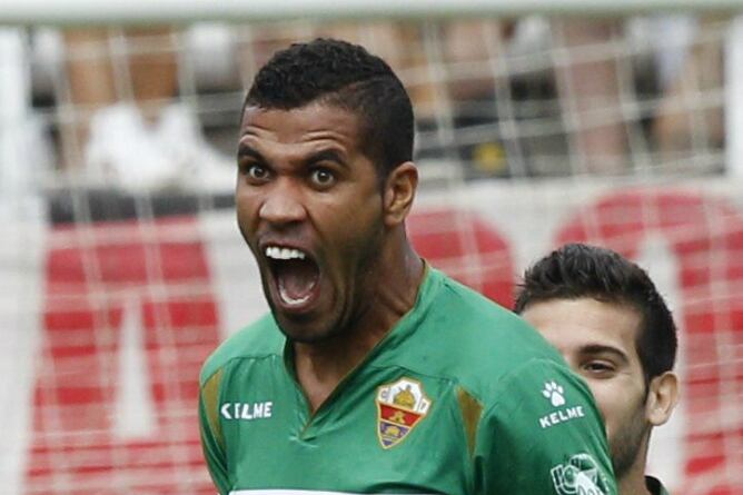 Jonathas celebra su gol en Vallecas