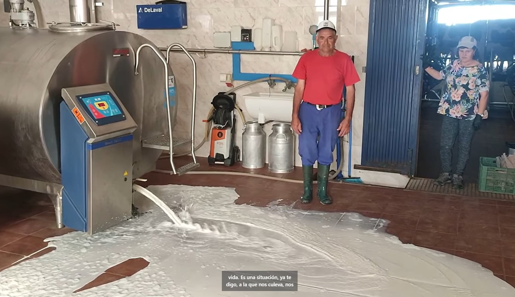 Merino tirando la leche por la subida de precios impuesta por la empresa que la distribuye