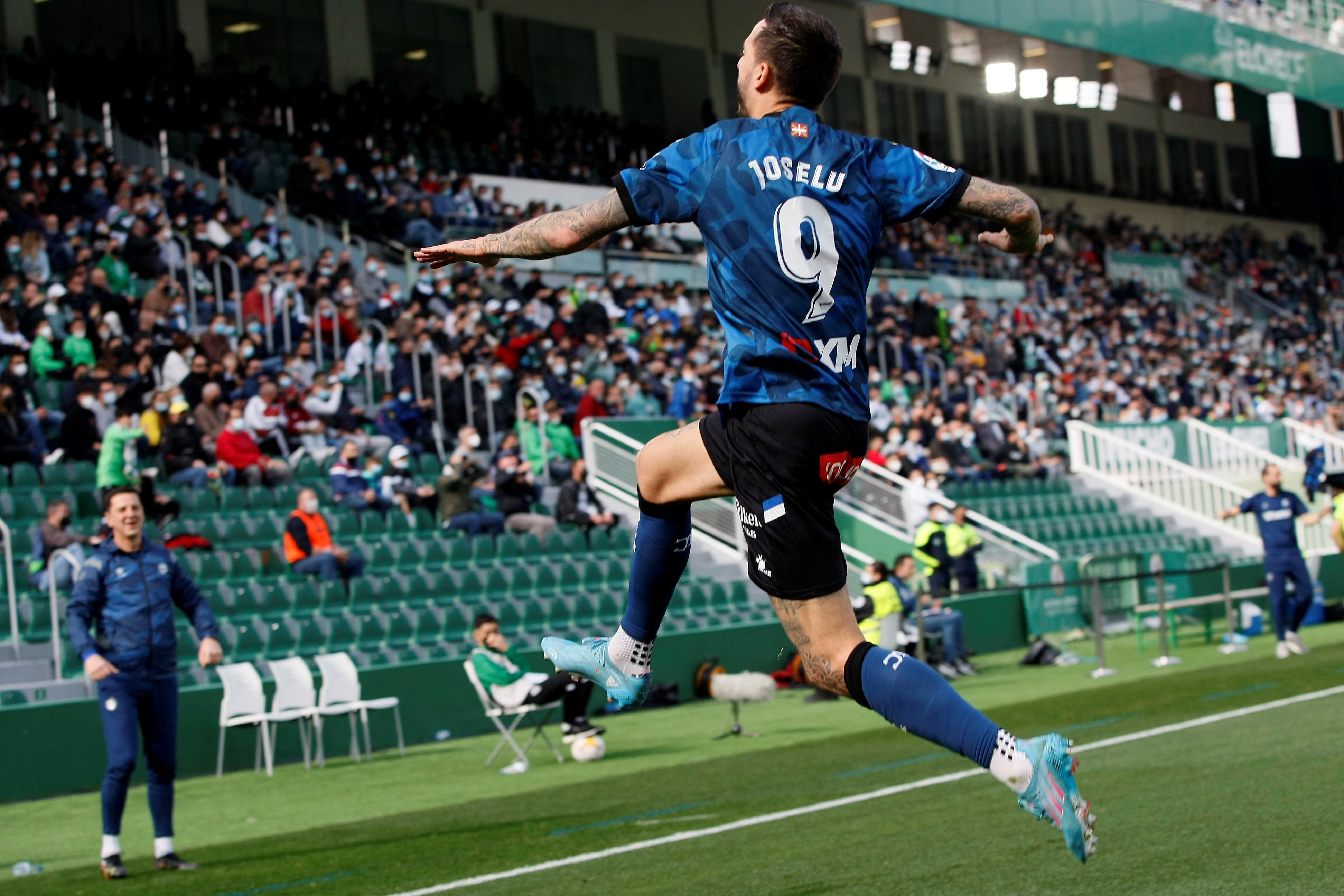 Joselu celebra un gol con el Alavés el pasado 5 de febrero