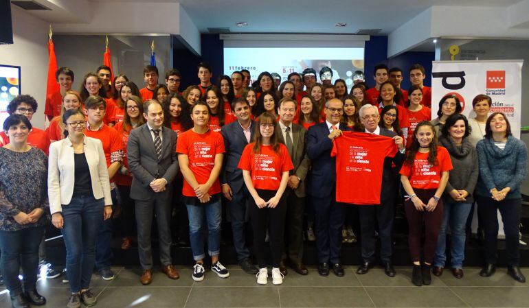 Visita de los alumnos del IES Rosa Chacel al IMDEA Nanociencia