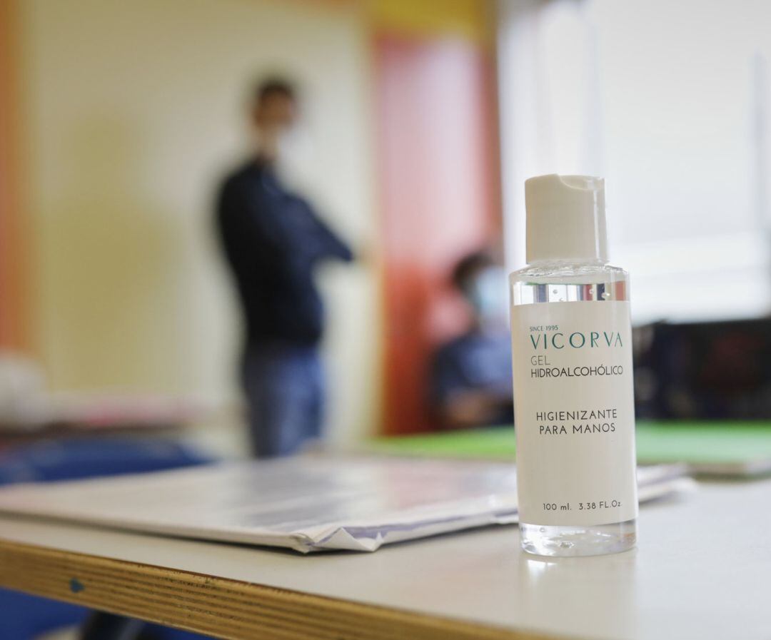 El STEC denuncia que más de 4.000 adultos podrían quedar sin atención educativa