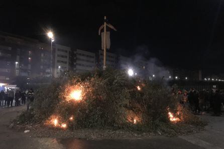 Encendido de la lumbre de la Asociaci&oacute;n de Vecinos Expansi&oacute;n Norte del Bulevar.