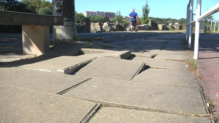 El regidor local ree que el Puerto de Vigo debe encargarse de su reparación.  