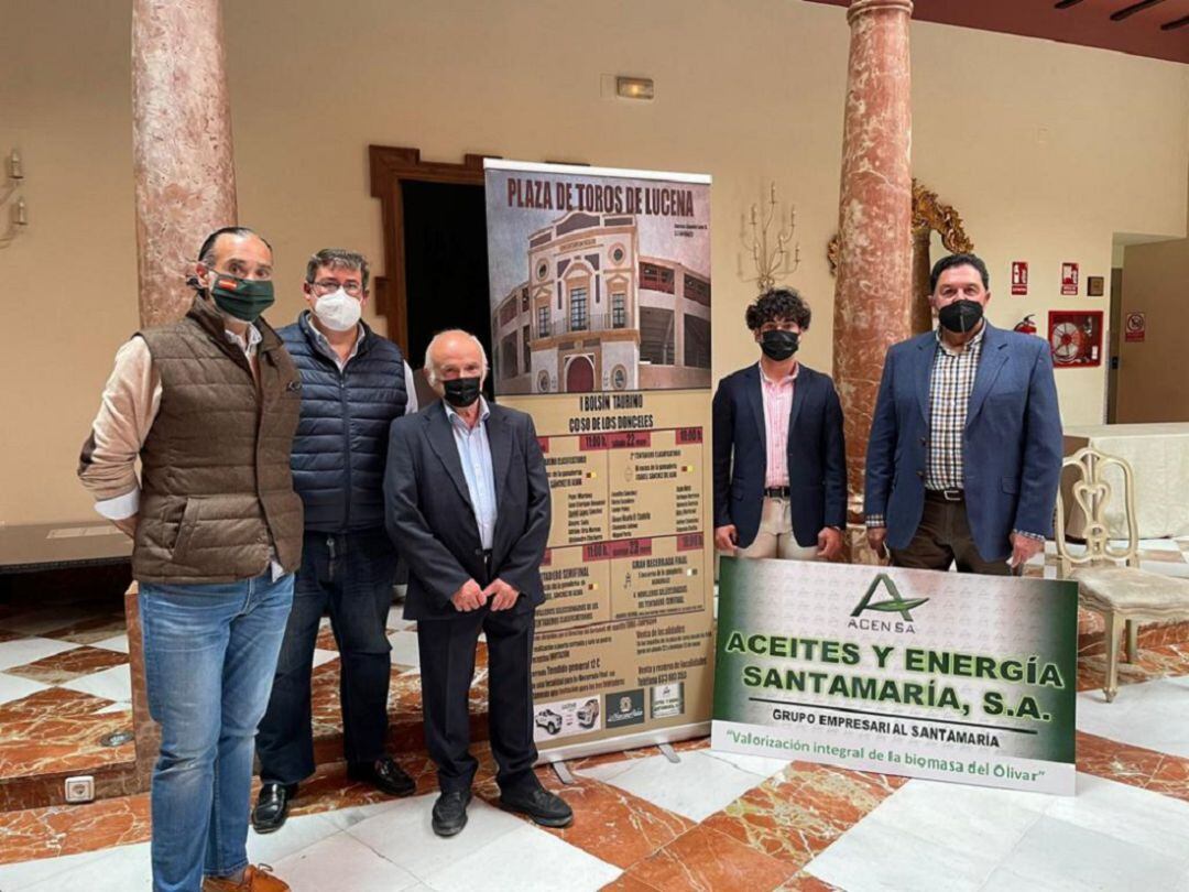 El maestro Tomás Campuzano, el primero por la derecha, en la presentación de I Bolsín Taurino Coso de los Donceles de Lucena