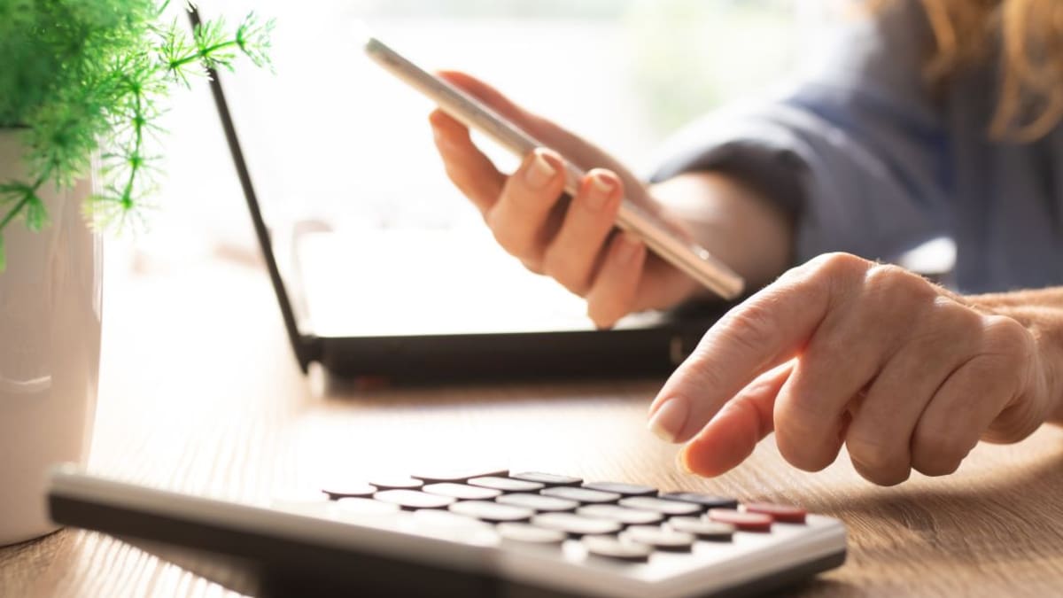 Debate político sobre los 'exámenes' que pondrán a los funcionarios asturianos para ver si cumplen con su trabajo