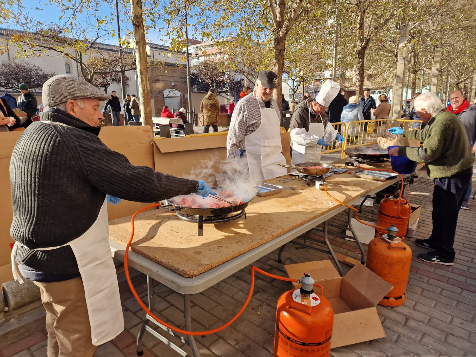 Preparando el almuerzo para celebrar San Antón