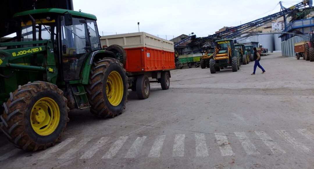 Tractores en una cooperativa de Jaén.