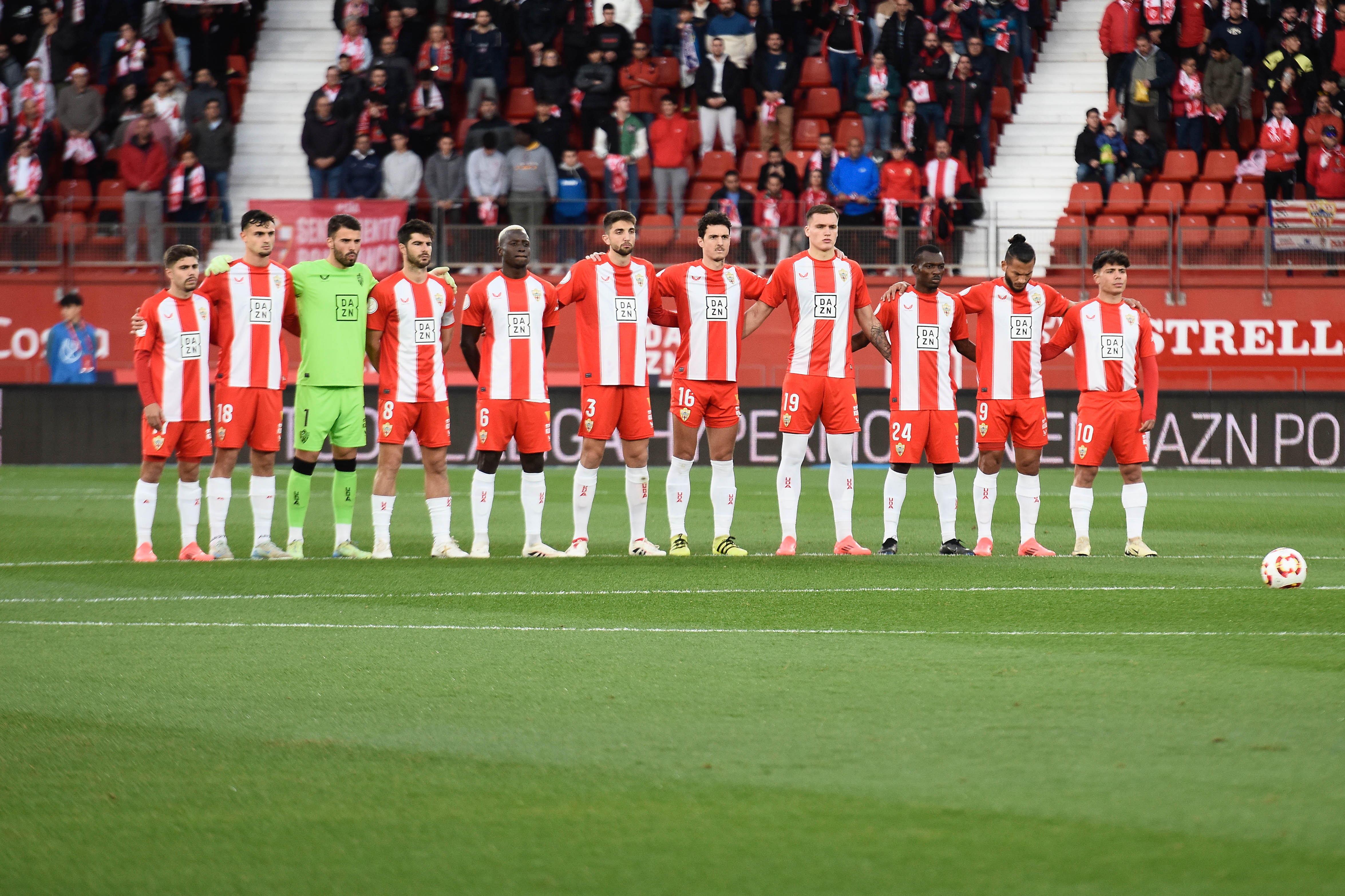 Los jugadores del Almería lo viven en LaLiga y disfrutan en la Copa del Rey porque competir se les da bien y hacen de los partidos una fiesta.