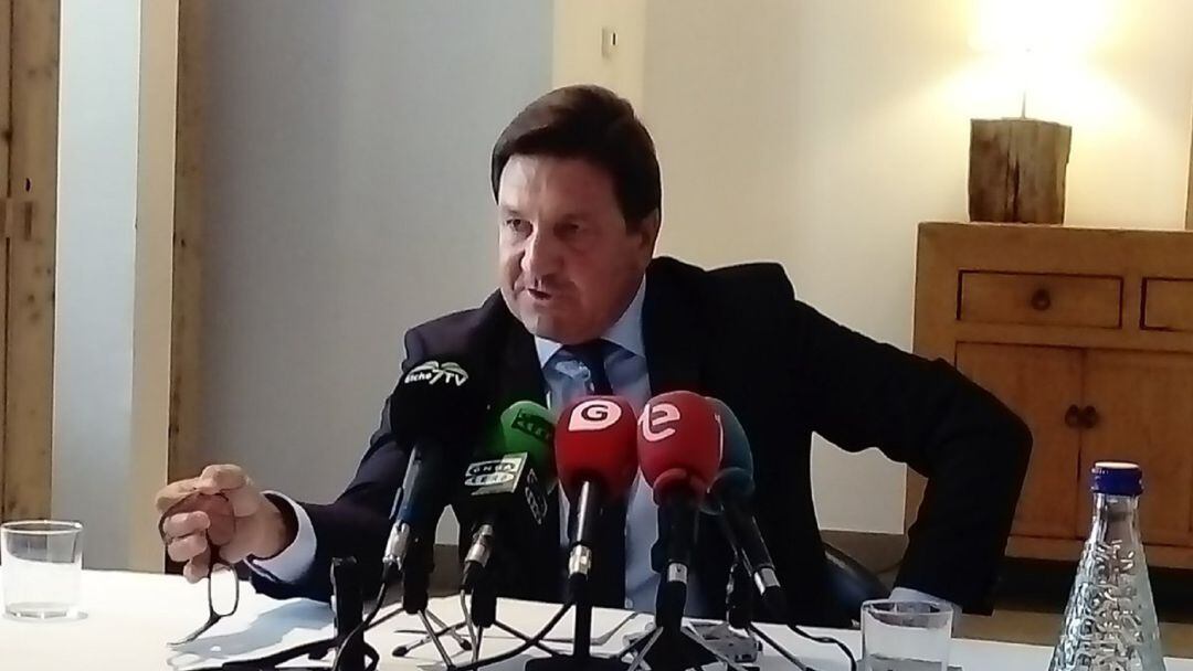 El expresidente del Elche, José Sepulcre, en su última rueda de prensa