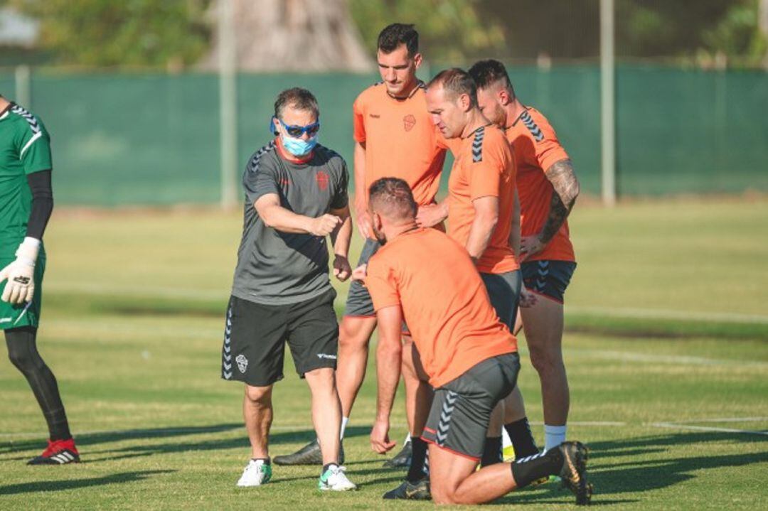 Una sesión de entrenamiento reciente del Elche en Algorfa