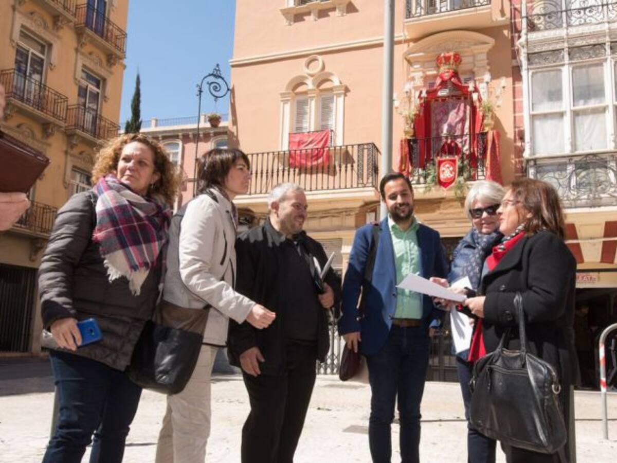 Un balcón en la plaza del Risueño, el más bello de la Semana Santa
