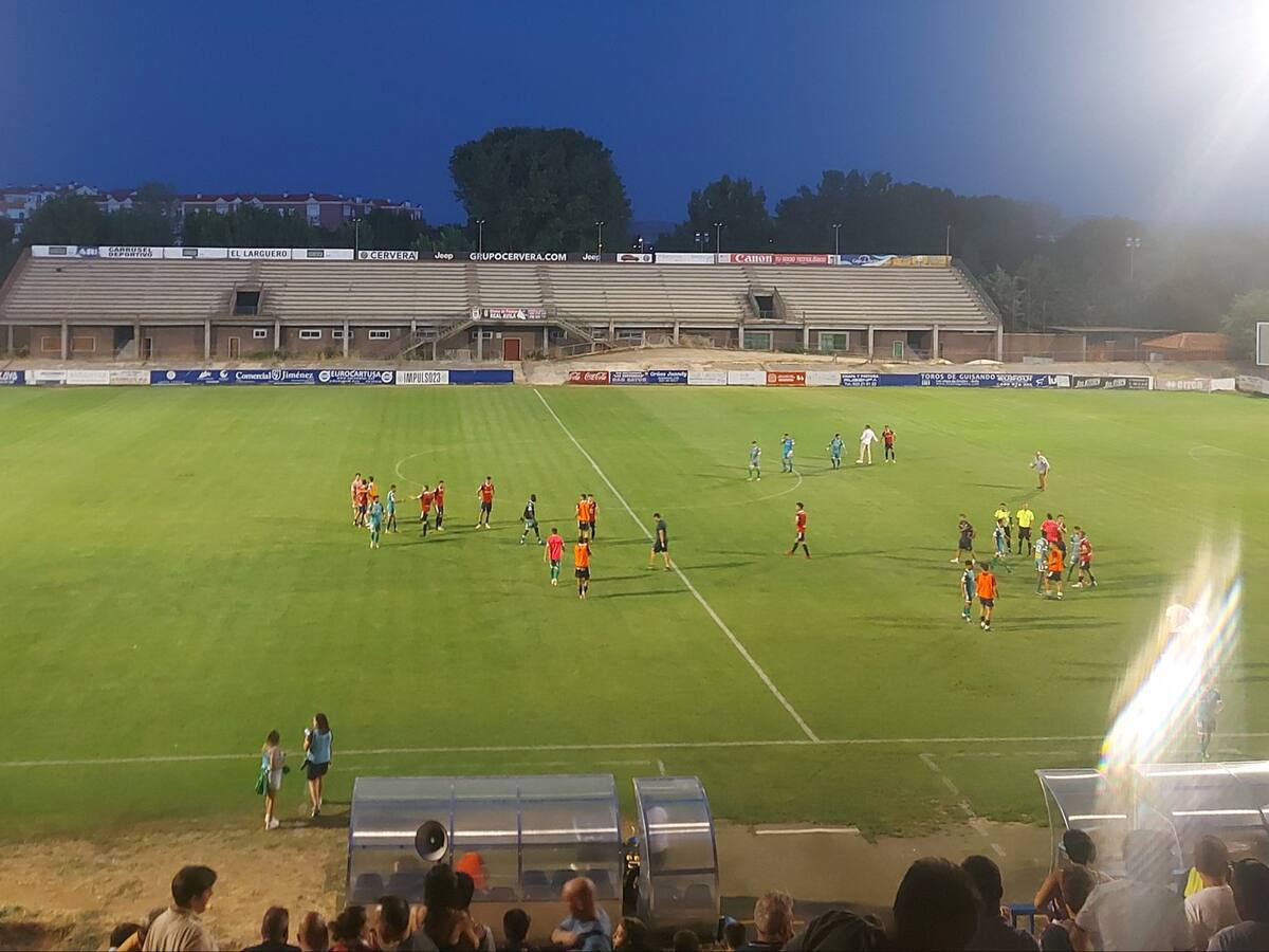 El Real Ávila, sancionado con 500 euros por los insultos racistas que se escucharon en la grada en el partido frente al Atco. Astorga