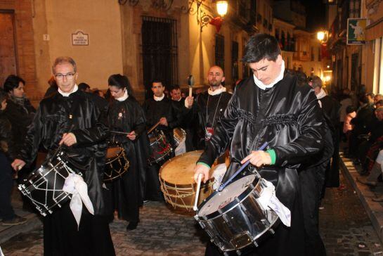 La tradición del tambor está vinculada en los municipios participantes con la Semana Santa y con la tradición de &quot;Romper la hora&quot; el Jueves y el Viernes Santo