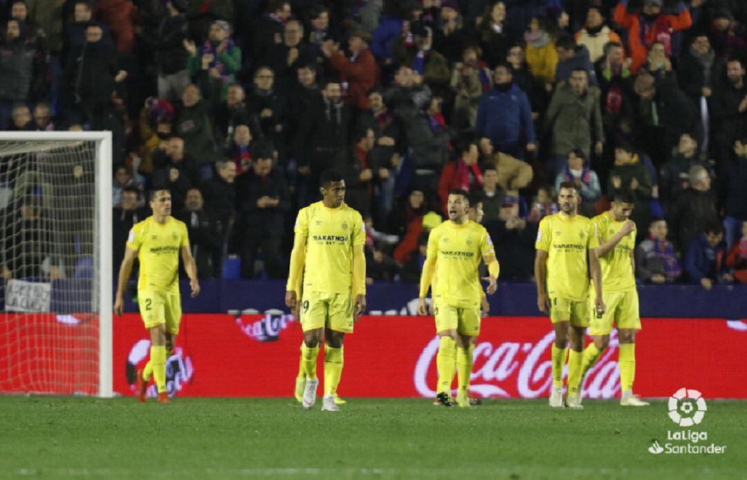 Els jugadors del Girona després d'encaixar un gol.