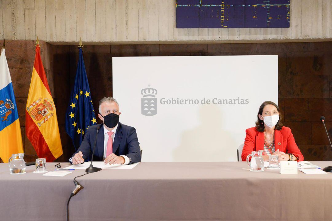 Ángel Víctor Torres, presidente de Canarias, y Reyes Maroto, Ministra de Turismo, durante la rueda de prensa